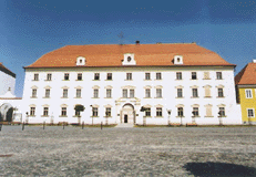 arcibiskupsk zmek (mstsk muzeum)